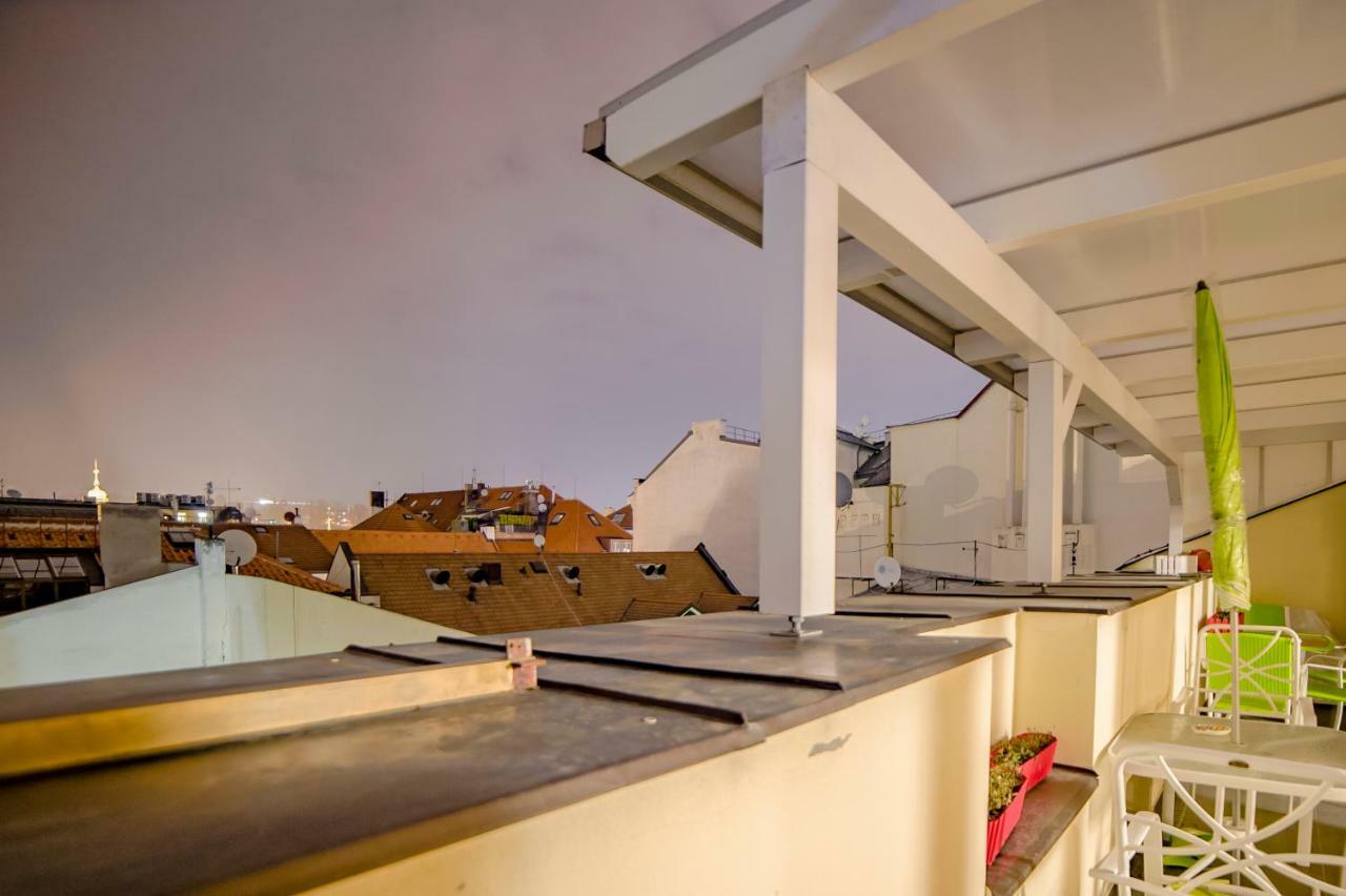 Unique Luxury Loft With Terrace In Old Town Apartman Prága Kültér fotó